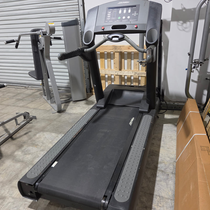 Used Life Fitness 95T CLST Treadmill